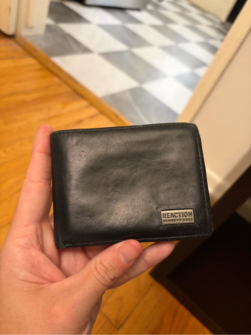 Kenneth Cole Reaction Black Leather Bi-Fold Card & Key Wallet